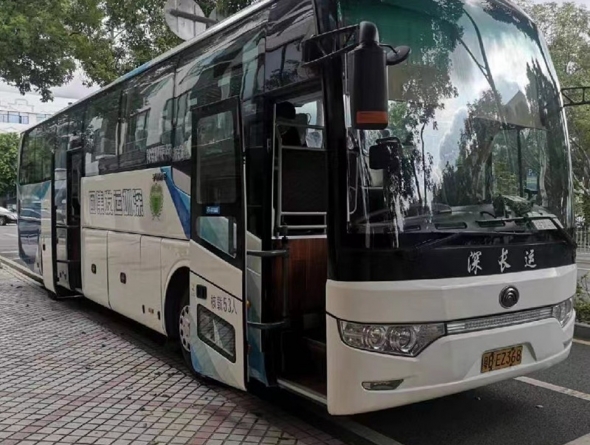 大巴车
