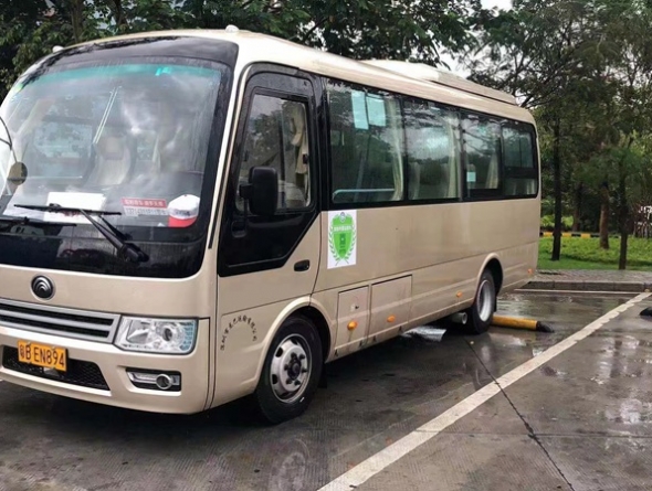 中巴车